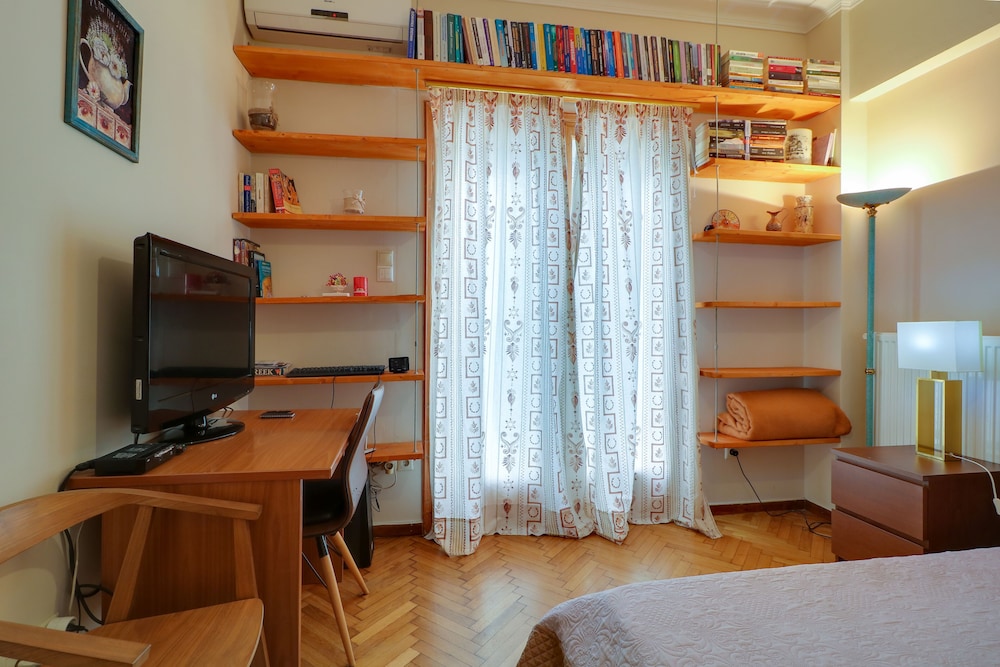 Parliament Syntagma Apartment by Living-Space