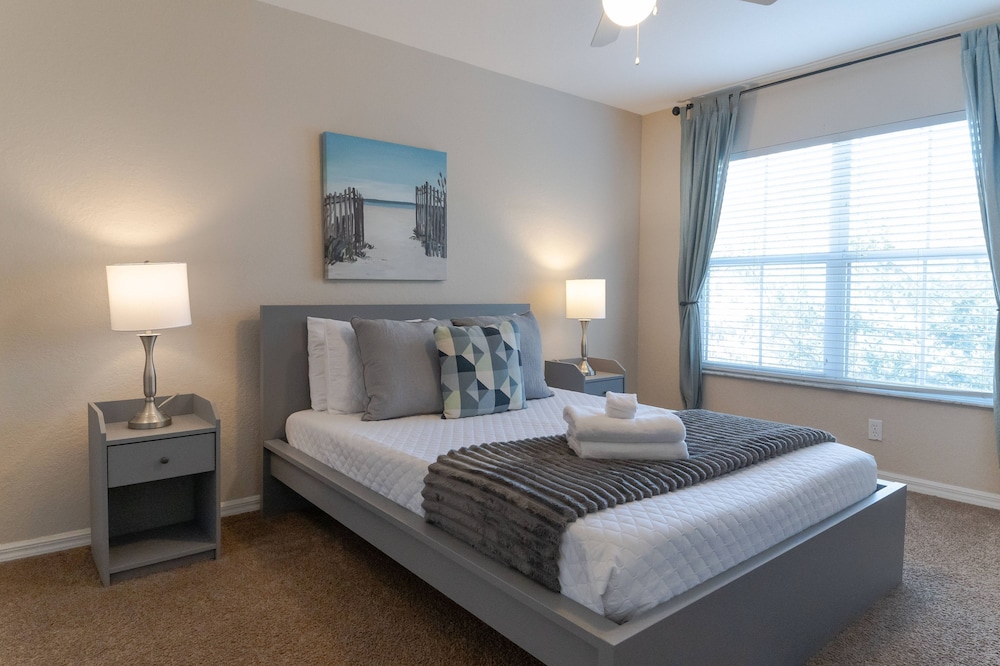 Charming Townhouse Near Disney