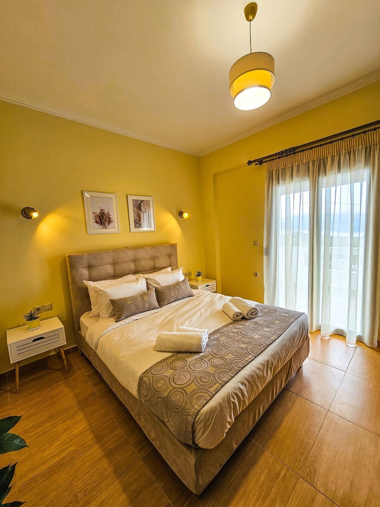 Villa Aitheras With sea Views and Garden