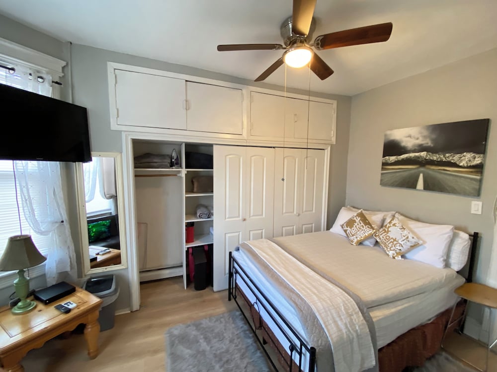 Charming 2 Bedrooms apt One Step to NYC