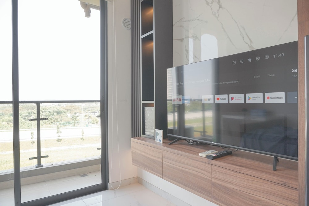 Comfortable And Good Place Studio At Sky House Bsd Apartment