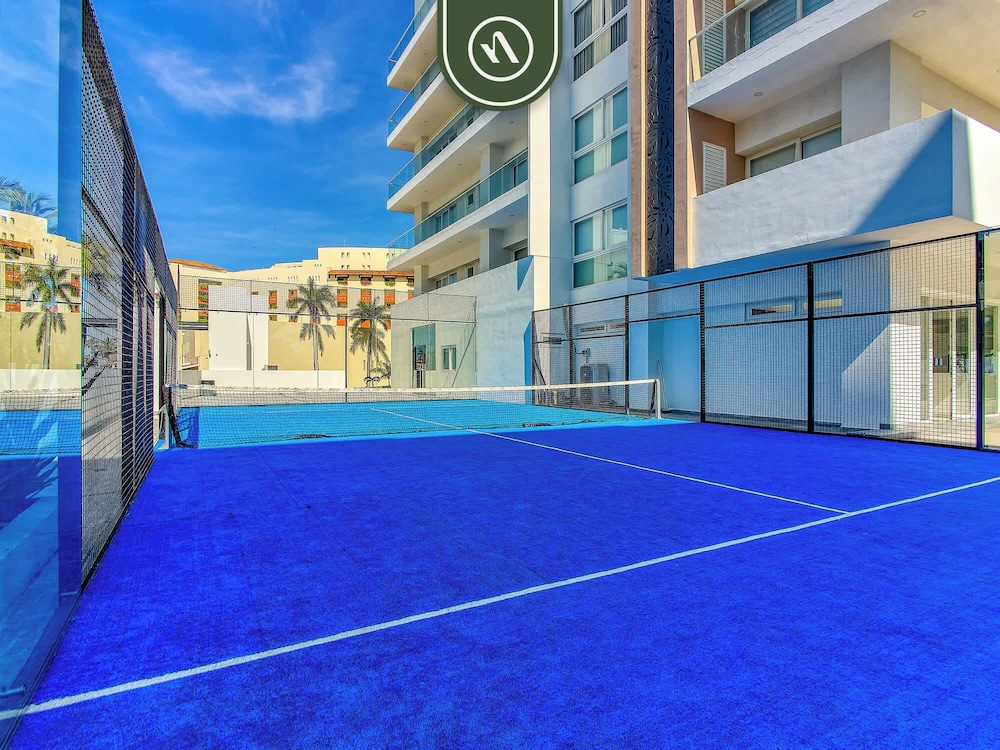 3BR Condo Right Next to the Beach - Pool - Palapa