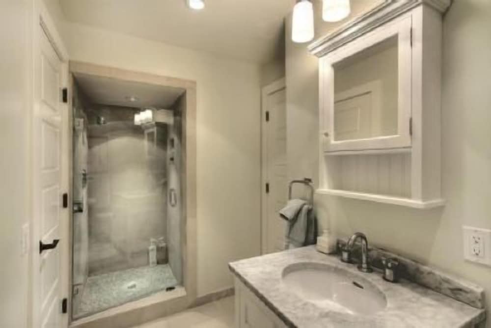 Lake Tahoe Vacations - Squaw Valley Paradise - Property Image 2