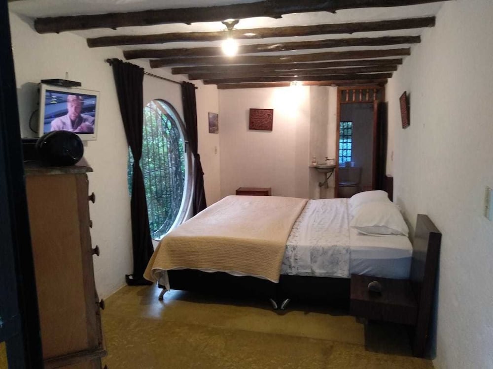 Hotel Duck House Hostel - Image 1