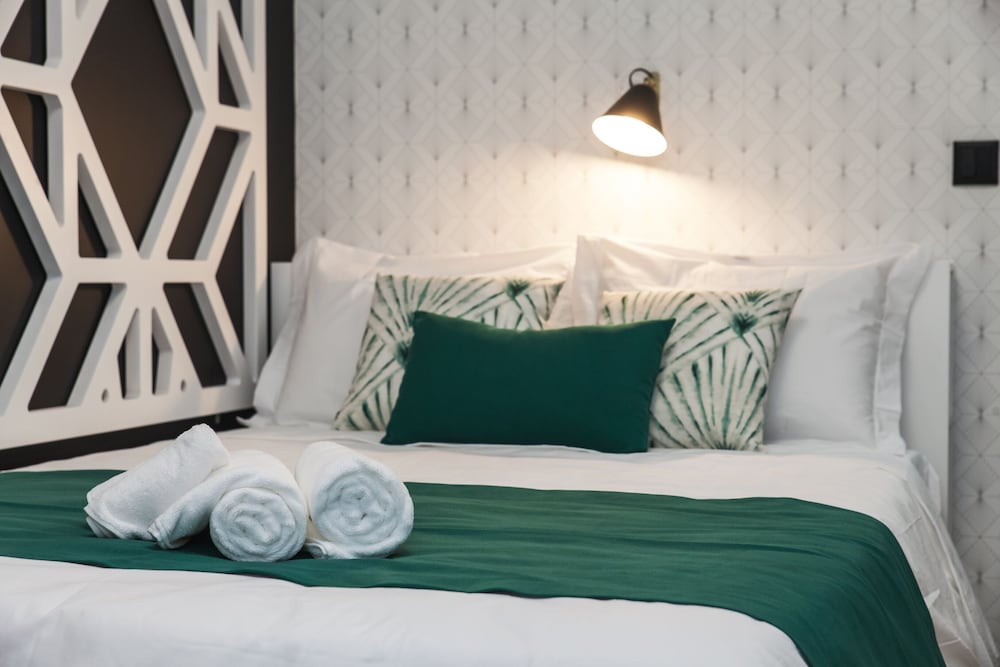 The Twenties Rooms & Suites
