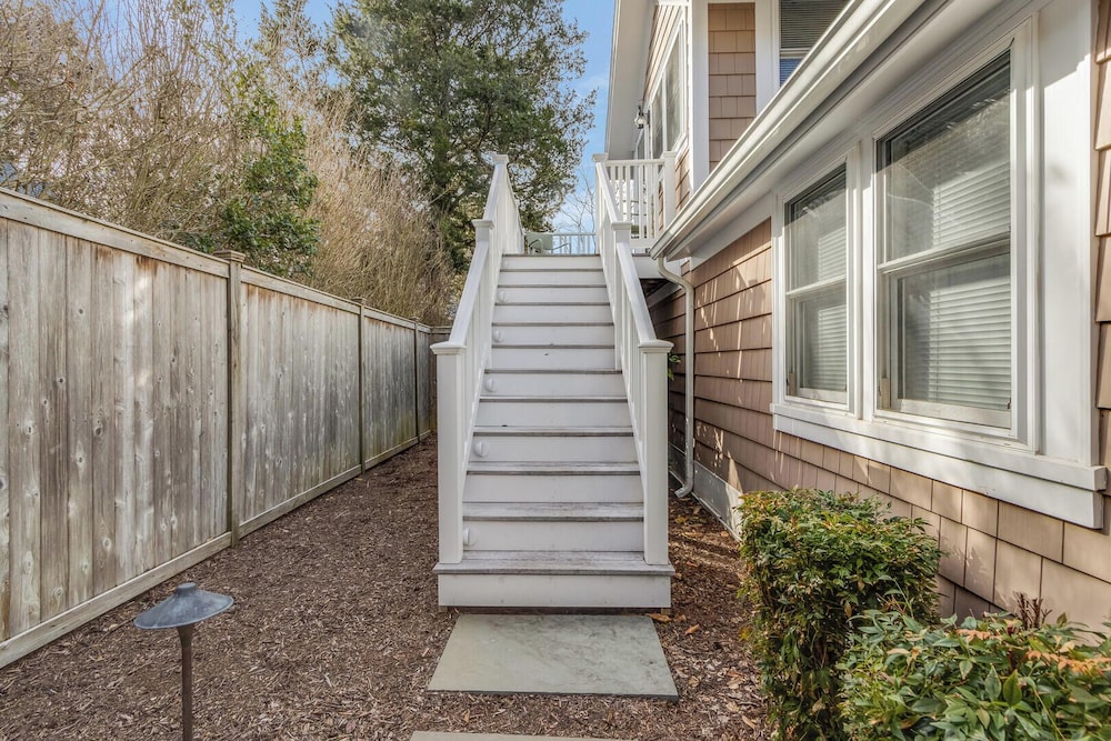 Laurel Street 222c