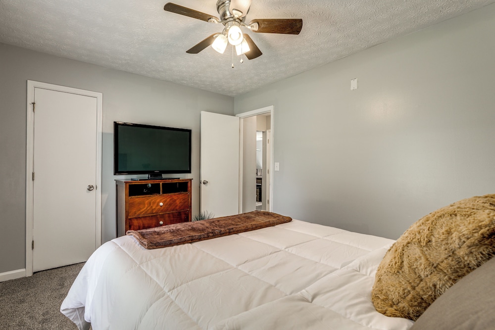 Ping-pong & Pool Table: Peaceful Stonecrest Escape