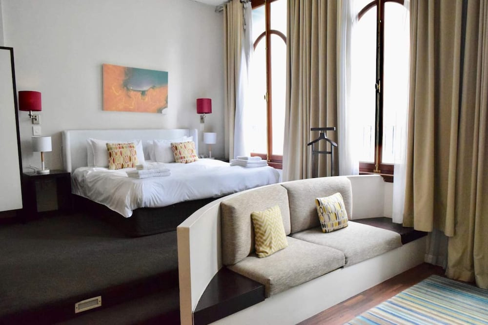 1 Bedroom Apartment With Roof Top Views view 4