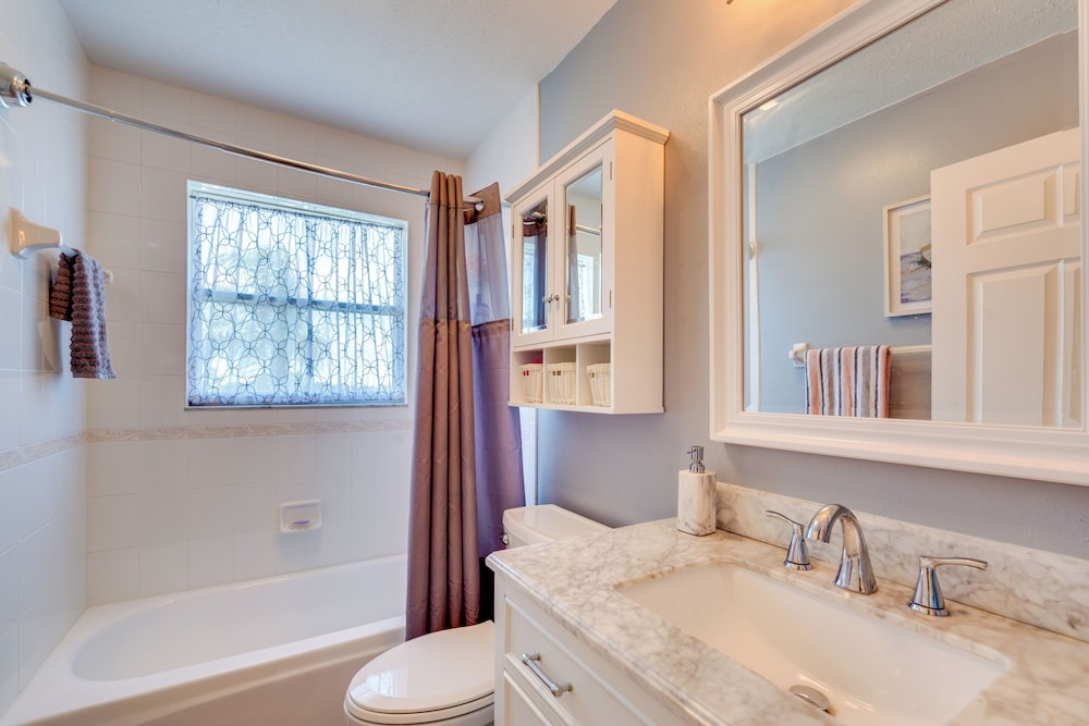 2 Mi to Ocean: Home w/ Pool in Hernando Beach!