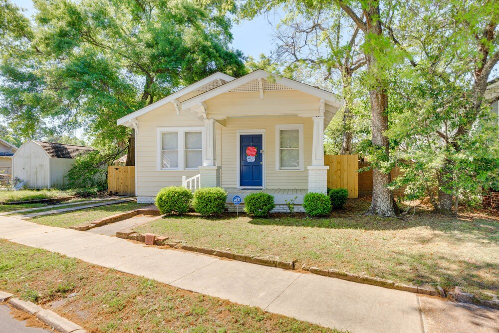 Lovely Mobile Home w/ Smart TV: 2 Mi to Downtown! view 3