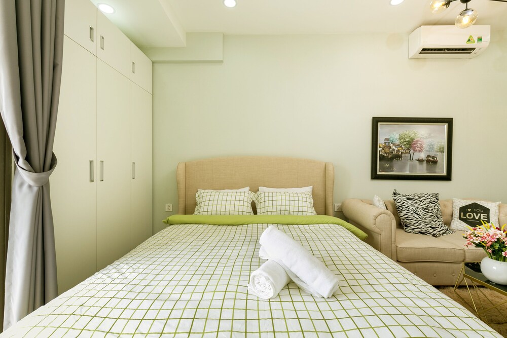 Jennifer House - Millenium Apartment