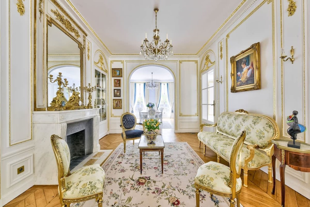 Noble Luxury Residence in the Heart of Paris