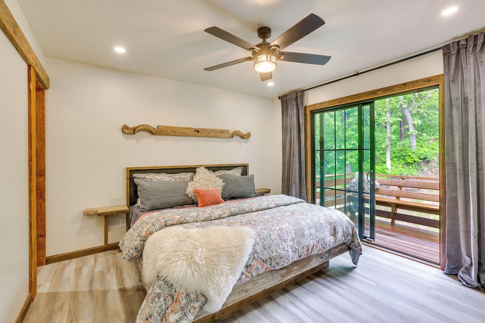 Modern Louisville Home on 3 Acres w/ Gas Fire Pit! view 2