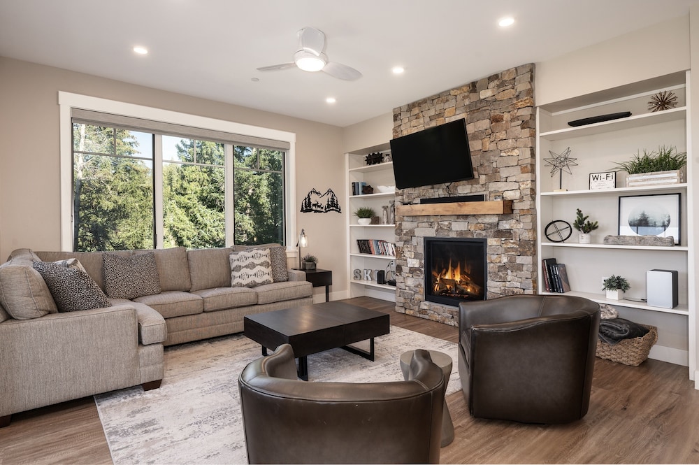 Downtown Flat 2 Bedroom Condo
