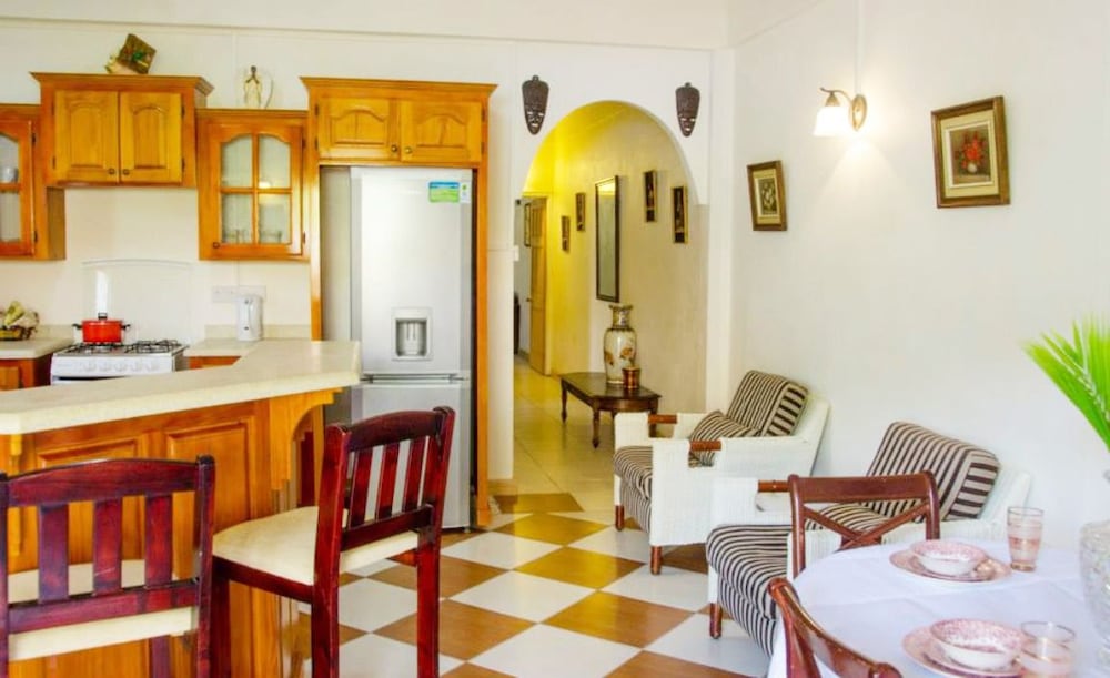 ClarenceVille Villa Apartments