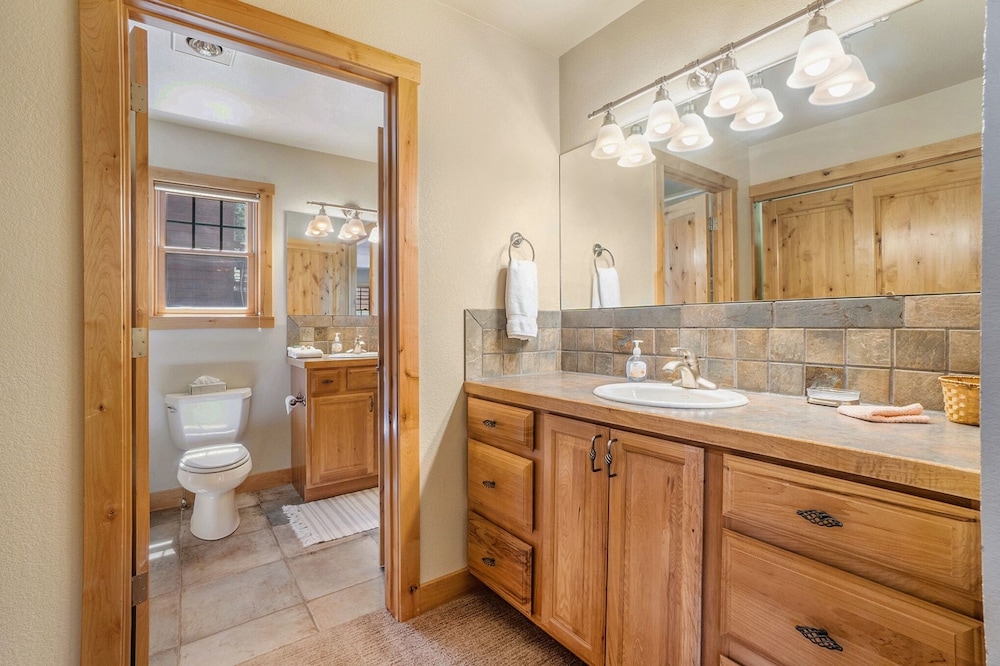 Solitude Bobcat 5- Estes Park 2 Bedroom Condo by RedAwning - Property Image 3