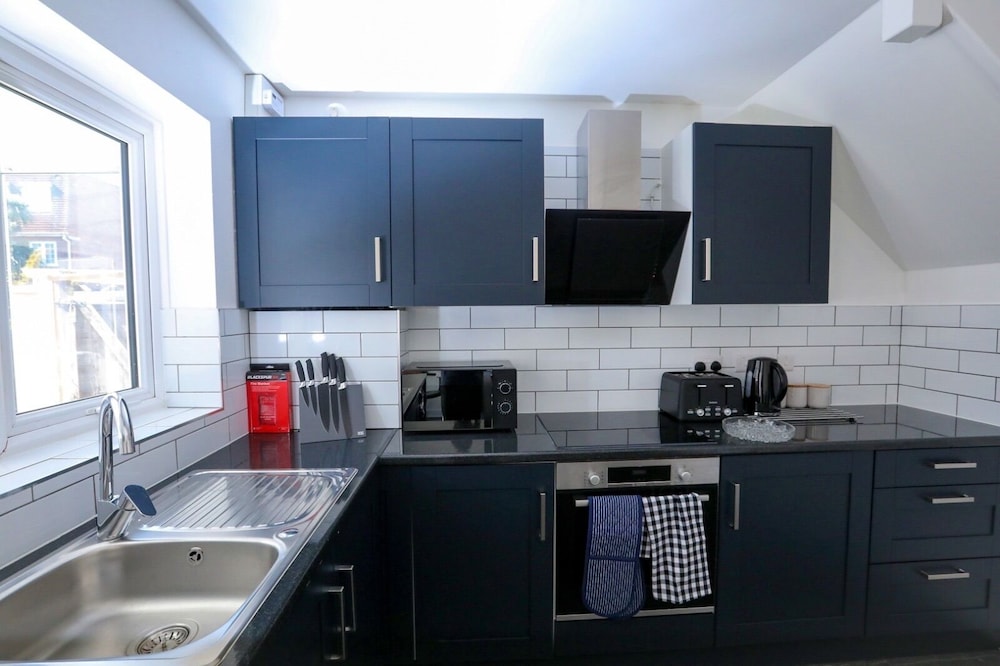 5 Bed House - Sleeps 11 - Garden
