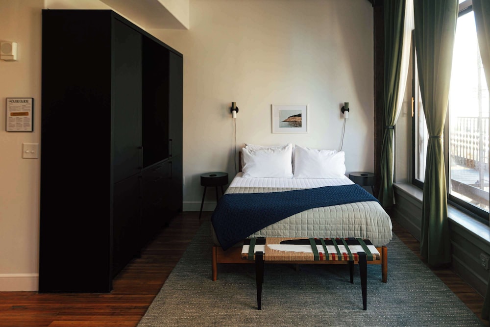 Loft 302 - The William - Sunlit - Above Carrigans