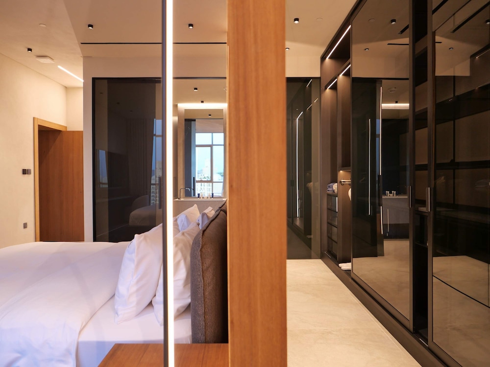 High End 4BR Penthouse With Private Pool and Skyline Views