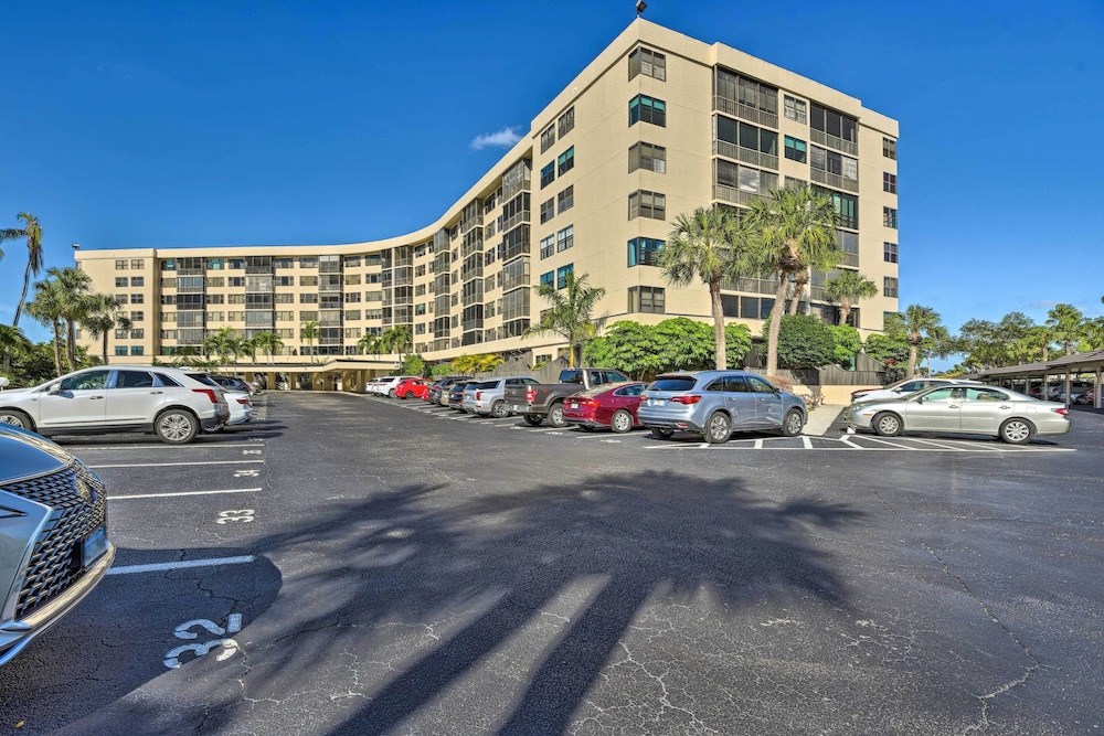 < 1 Mi to Siesta Key Beach: Condo w/ Pool view 5