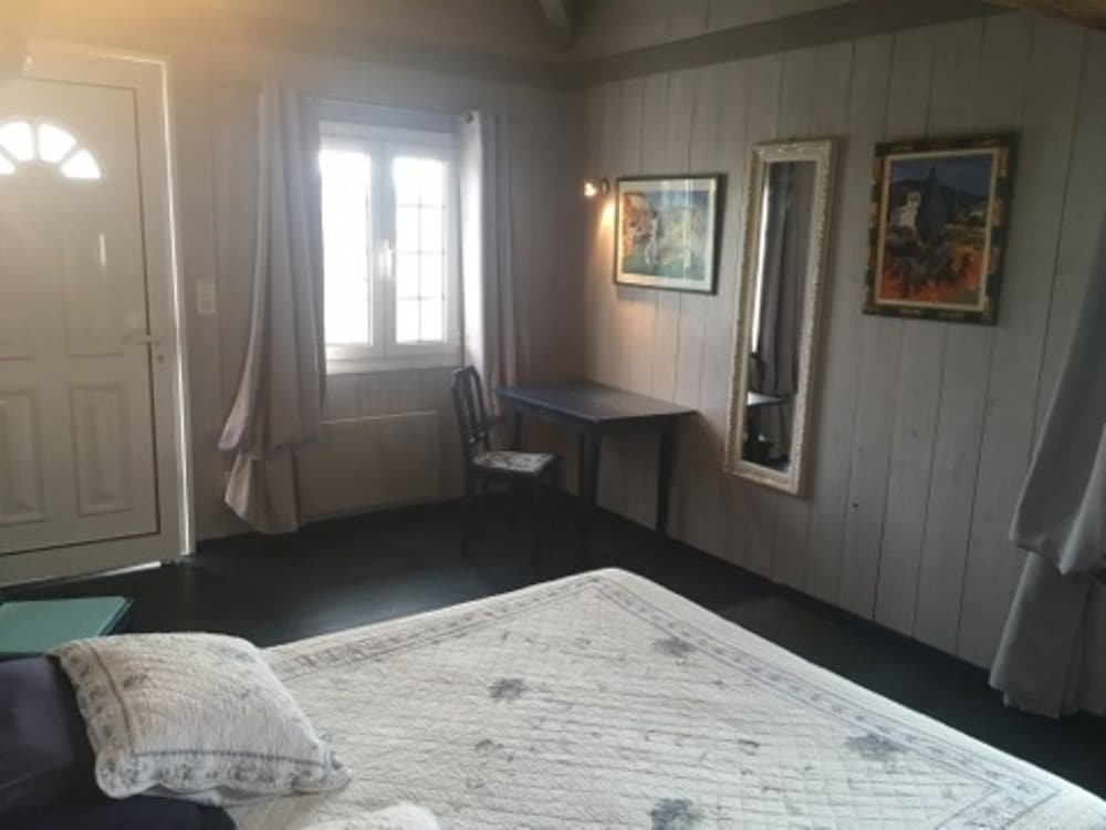 Laratger en Narrosse — hotel room