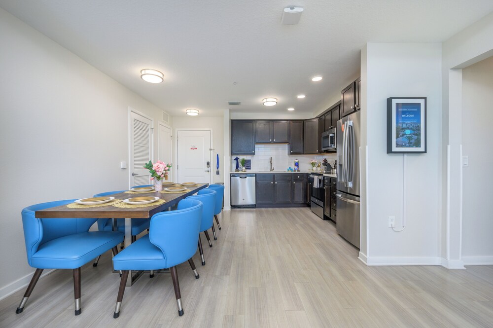 Epic Universe Brand New Modern Vista Cay Reserve Condo - 6005