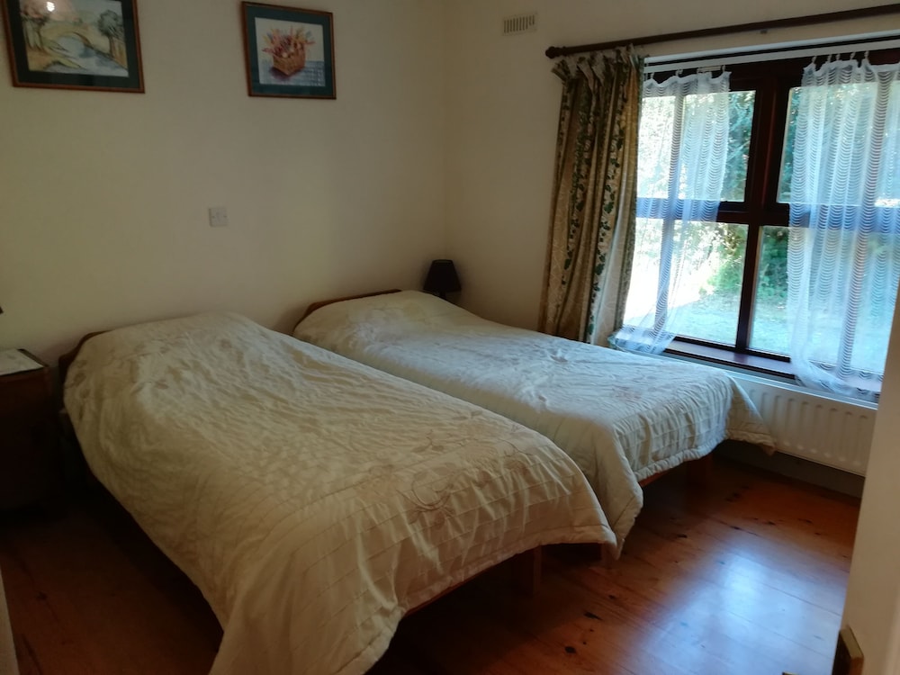 Lovely Sea View Apartment in Rineen - 4 Guests view 4