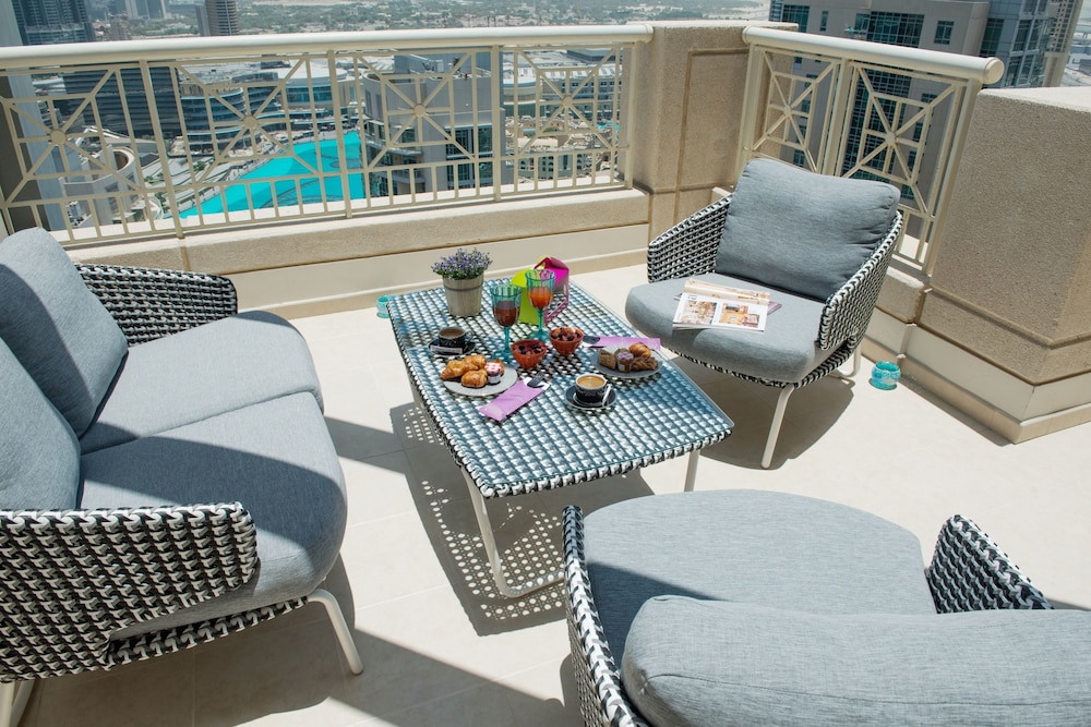 Dream Inn Dubai – 29 Boulevard with Private Terrace
