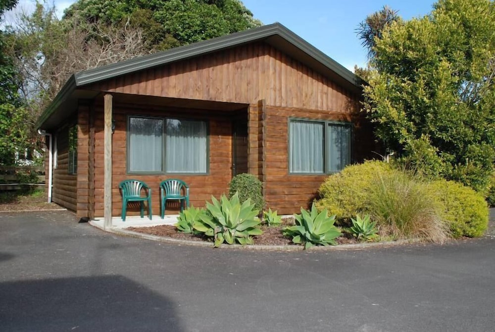 Cottage Park Motor Lodge and Conference Centre