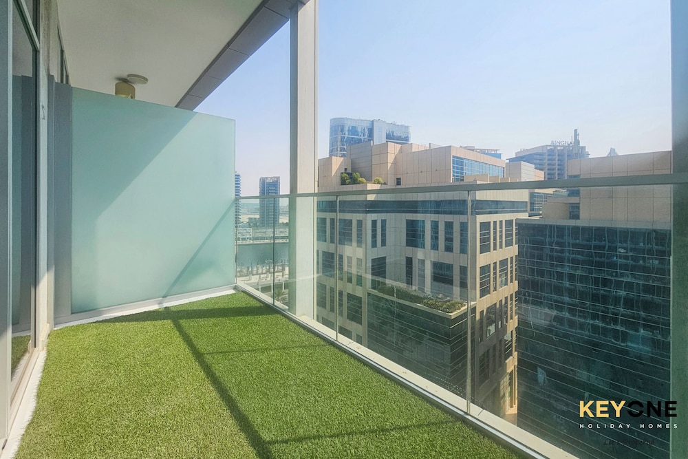 Majestine Stylish Studio with Canal View