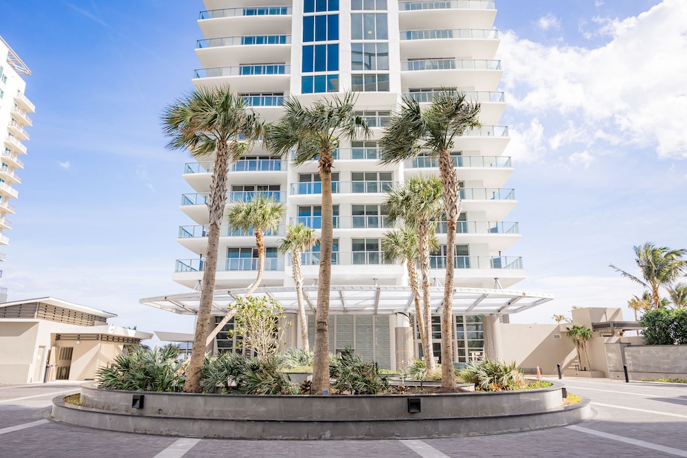 Private Condos at Amrit Ocean Resort