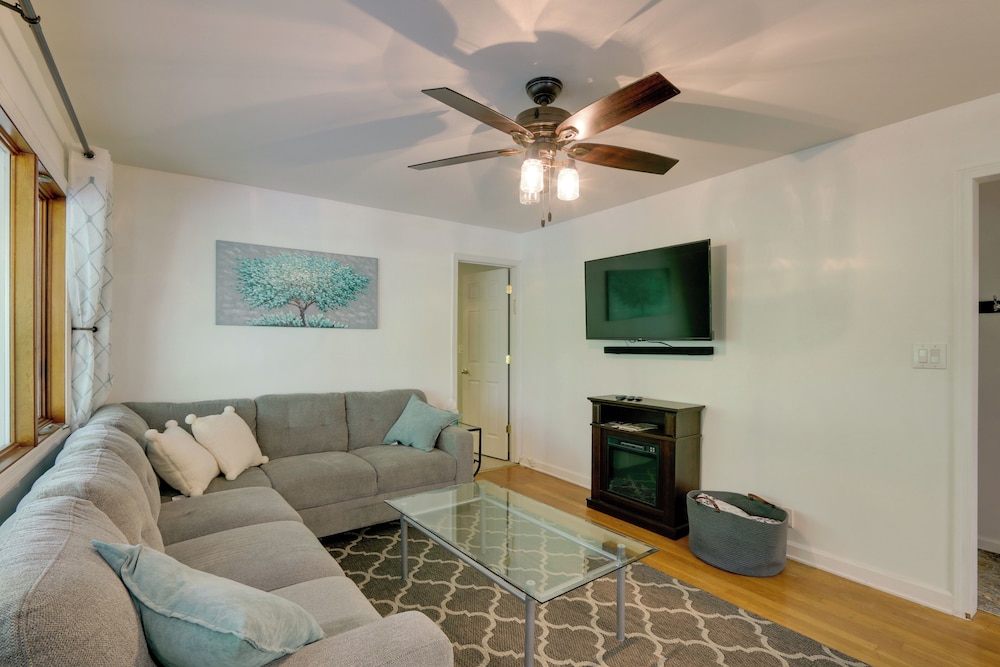 Harpers Ferry Cabin - Walk to Private Lake! - Property Image 11
