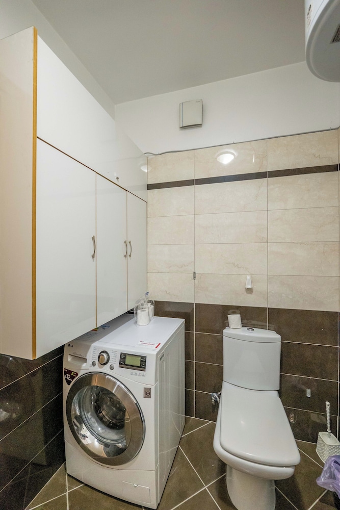 Tirent Apartment-Spacious 2-Bedroom Stay in Delijorgji Tirana