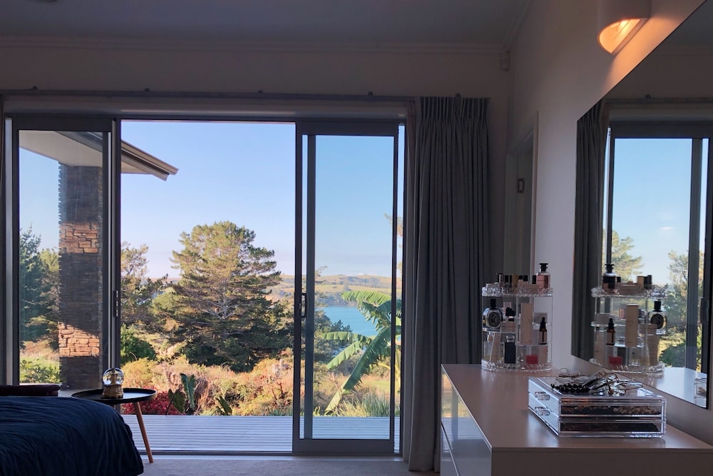 Modern Coastal Home & Award-winning Golf view 5