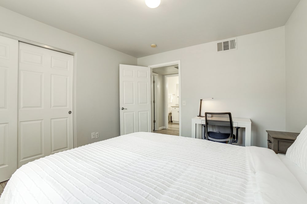 3 Mi to Dtwn: Gated Condo w/ Patio in Reno!