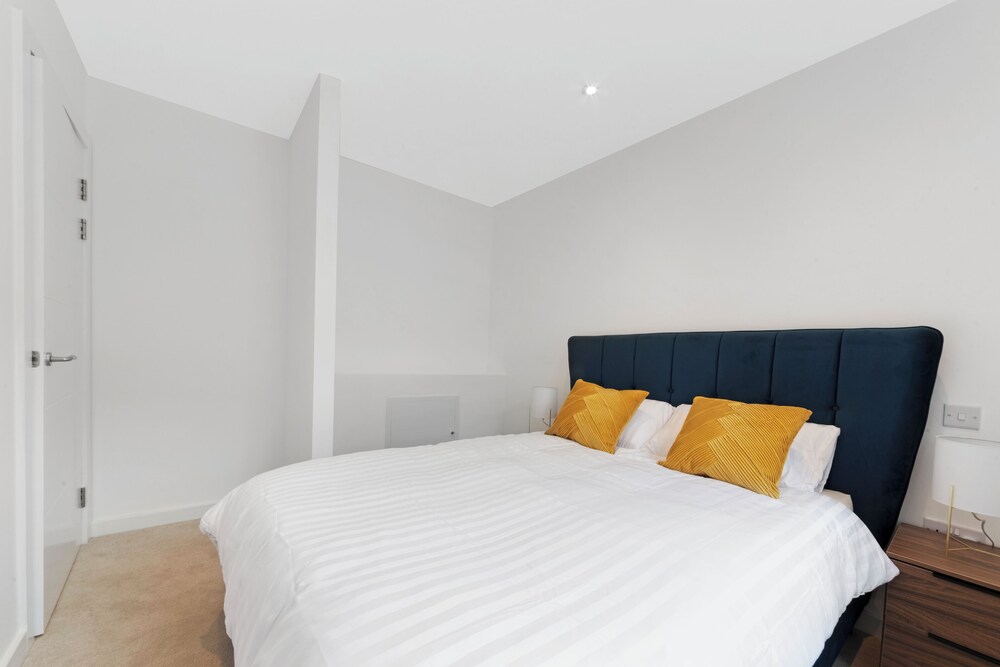 Guest Ready - Oak Crescent City House, London, E14