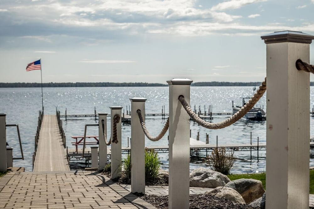 Quarterdeck Resort & Restaurant