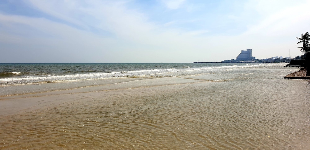 Ban Sasithorn Huahin