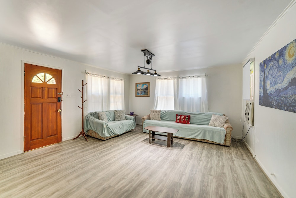 3 Mi to Airport: Pet-friendly Home in Ontario Home