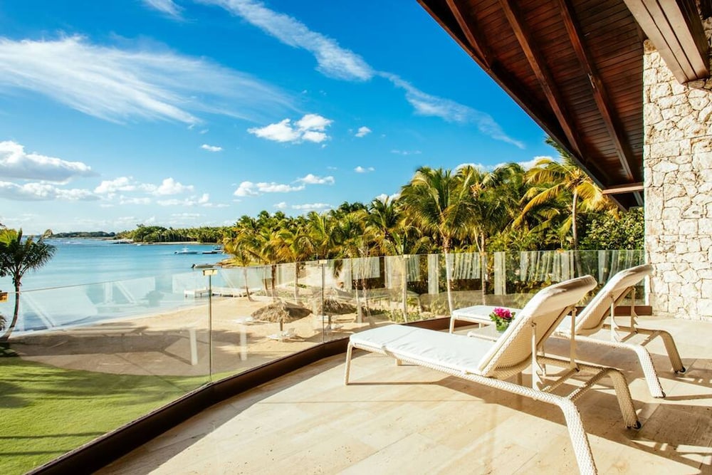 Beachfront Estate w Pool Elevator Chef Butler