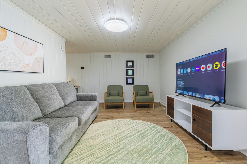 Modern Comfort - 1BR Cozy Retreat