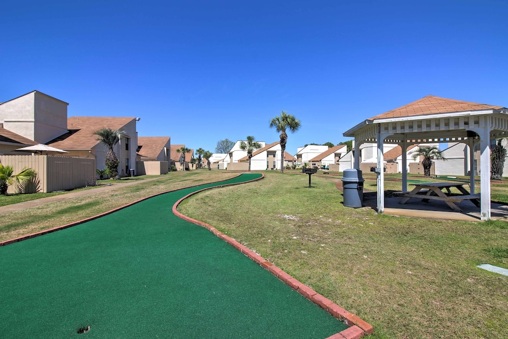 PCB Townhome: Walk to Beaches, Resort Amenities!