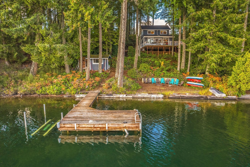 Phillips Lake Lodge in Shelton