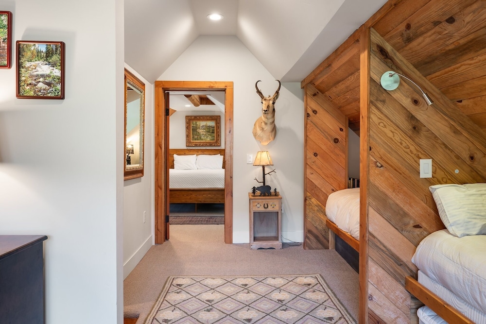 The River House 3 Bedroom Cabin