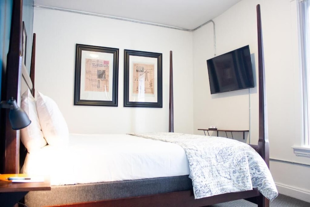 11th Avenue Hostel