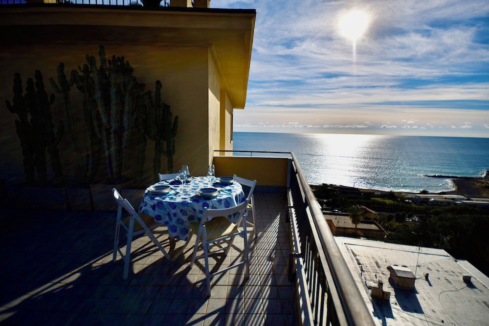 Blue Sky Apartment by Wonderful Italy