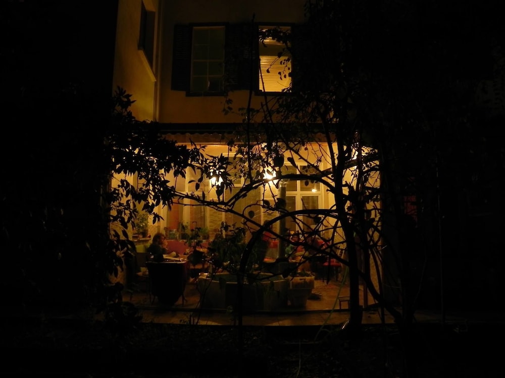 Lotus Garden Hostel - Image 8