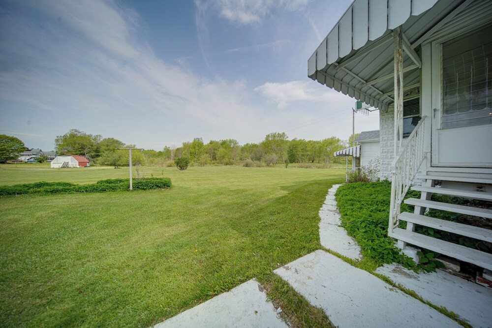 Historical Magnesia Springs Home, Near Kayaking! view 3