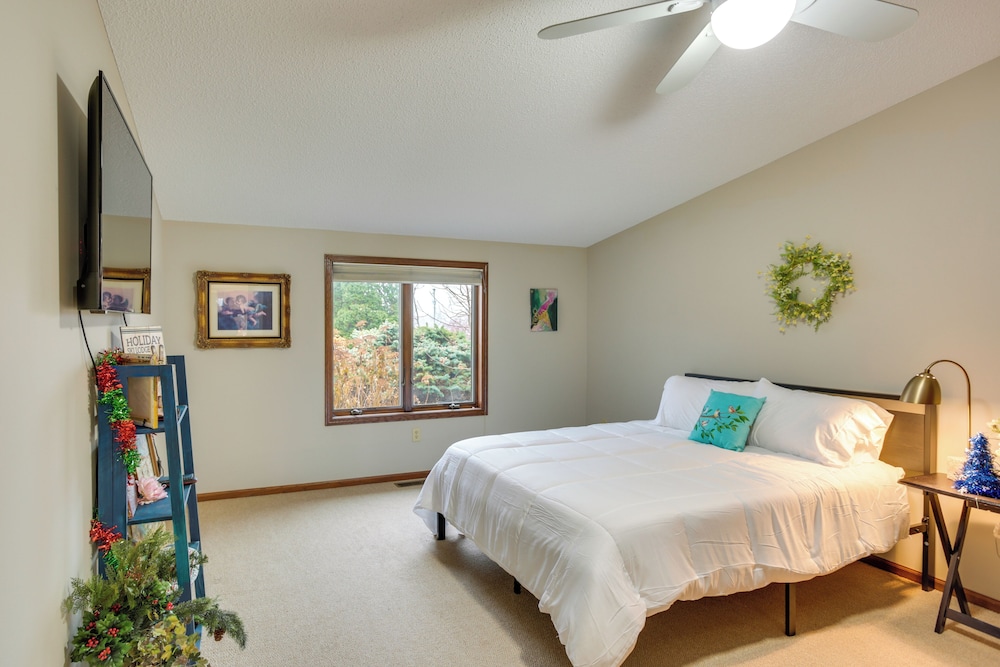 Spacious Lakefront Home w/ Spectacular Views!