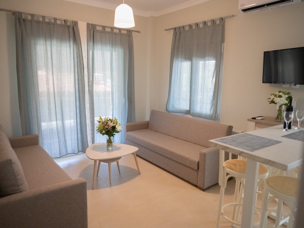 Zoe Seaview Apartment by Rentalspro